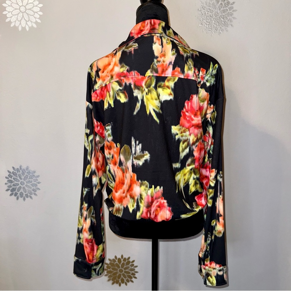 Steve Madden Women’s Black Red Green Floral Roses L/S Shirt‎ Blouse Stretchy - Picture 3 of 10